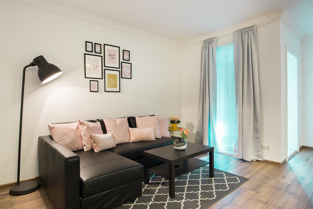 St.Roland Livu Square Apartment รีกา ภายนอก รูปภาพ