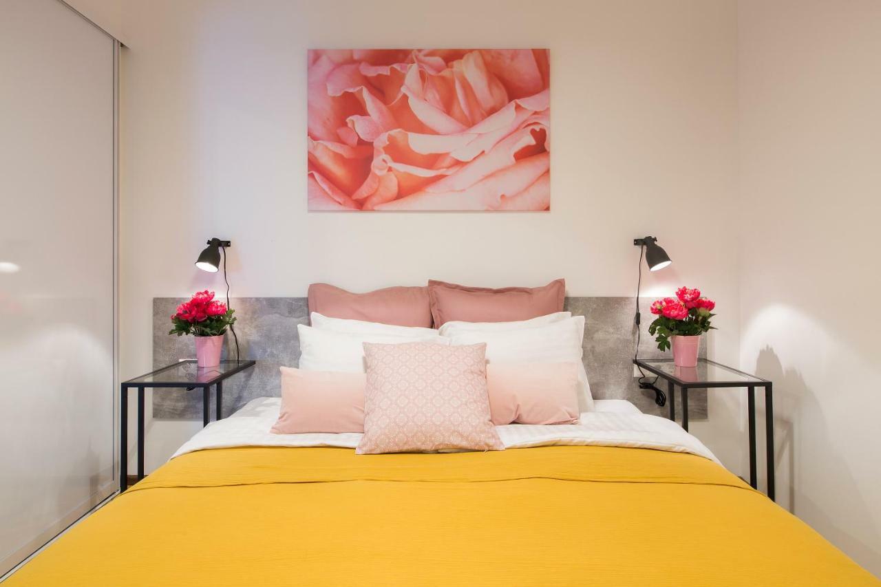 St.Roland Livu Square Apartment รีกา ภายนอก รูปภาพ