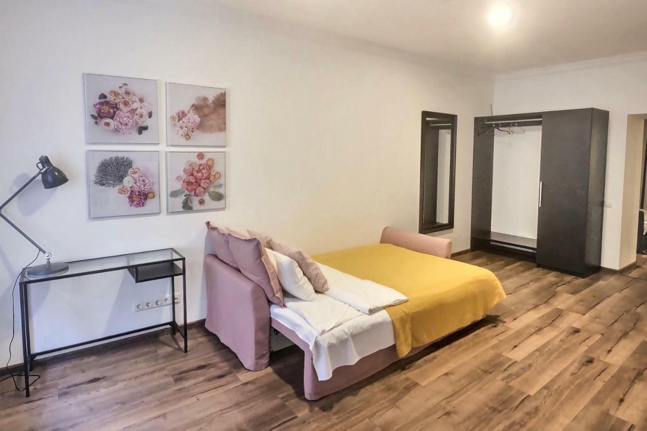 St.Roland Livu Square Apartment รีกา ภายนอก รูปภาพ
